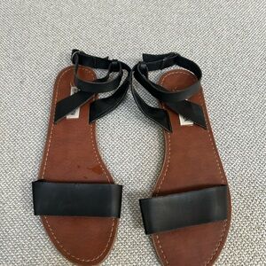 STEVE MADDEN BLACK ANKLE STRAP FLAT DAIRR SANDALS-SIZE 9